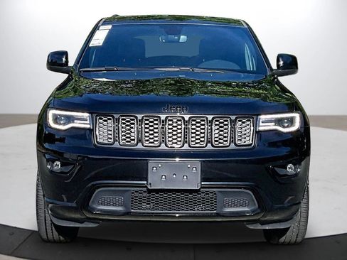 Certified 2022 Jeep Grand Cherokee Laredo X AWD/4WD image 3
