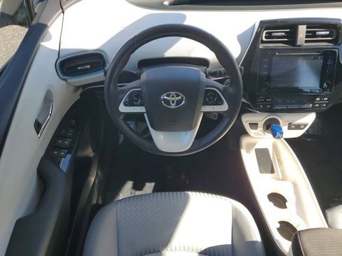 Used 2017 Toyota Prius Four image 8