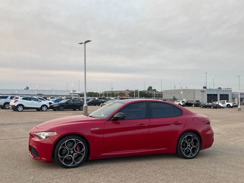Used 2022 Alfa Romeo Giulia Veloce RWD image 12