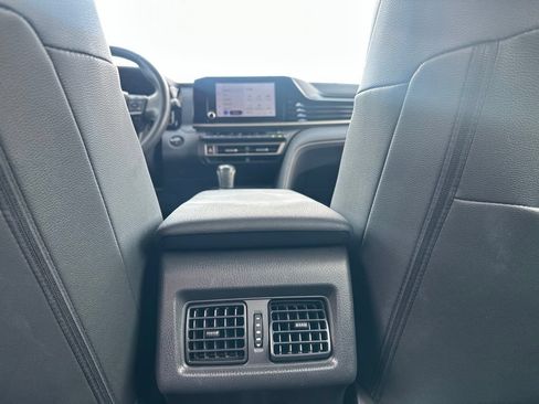 Used 2025 Toyota Camry SE FWD image 30