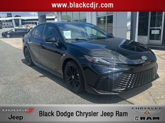 Used 2025 Toyota Camry SE image 1
