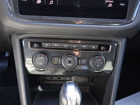 Used 2019 Volkswagen Tiguan SE image 24