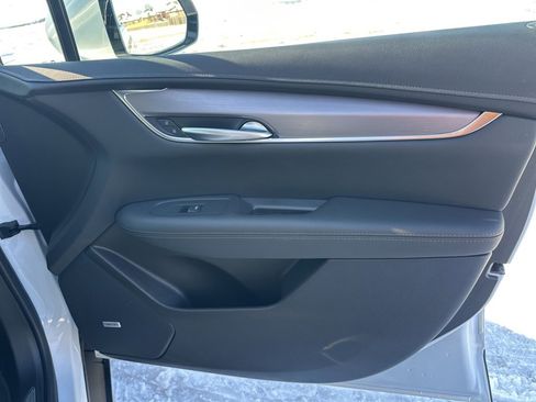 Certified 2025 Cadillac XT5 Luxury image 43
