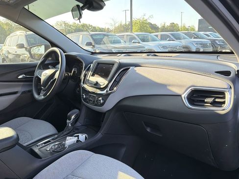 Used 2022 Chevrolet Equinox LS FWD image 18