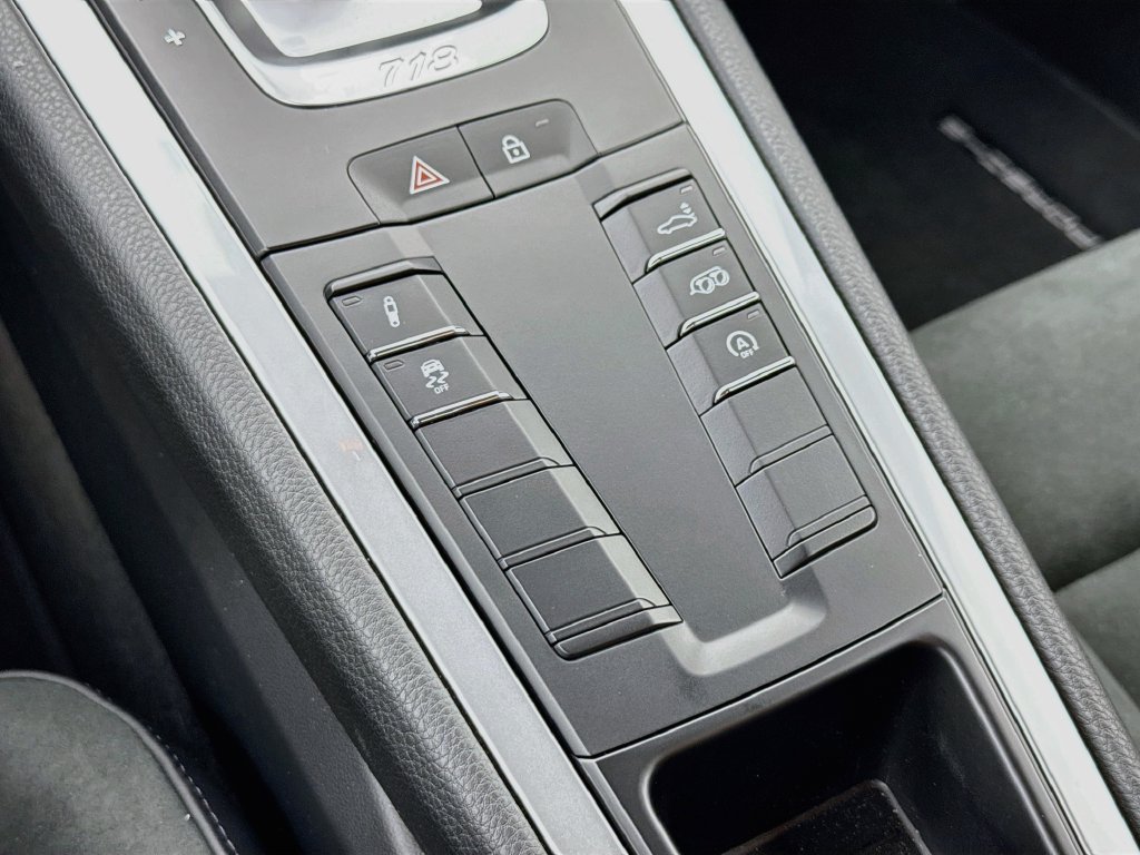 Certified 2025 Porsche 718 Cayman GTS RWD image 23