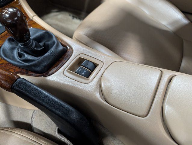 Used 2001 MAZDA MX-5 Miata LS RWD image 17