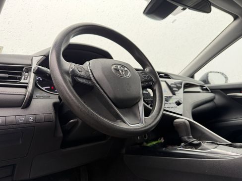 Used 2020 Toyota Camry LE image 15