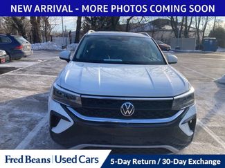 Used 2022 Volkswagen Taos SE w/ Panoramic Sunroof Package video 2