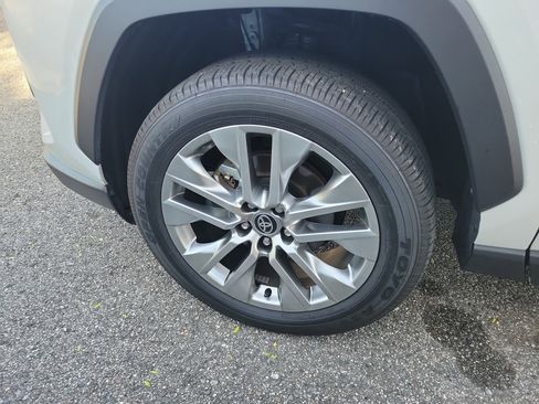 Used 2025 Toyota RAV4 XLE Premium image 27