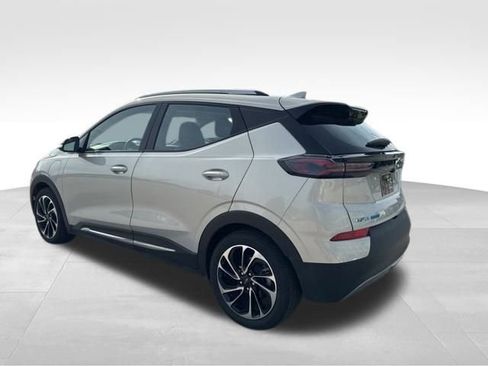 Used 2022 Chevrolet Bolt EUV Premier w/ Sun & Sound Package image 7
