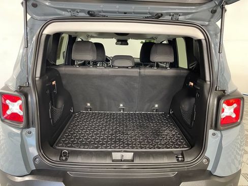 Used 2017 Jeep Renegade Latitude FWD image 17