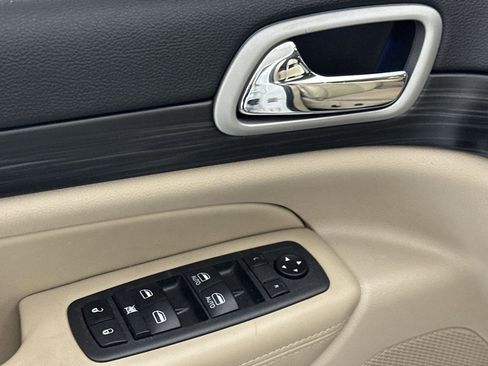 Used 2021 Jeep Grand Cherokee Laredo RWD image 13
