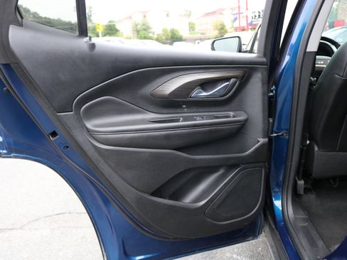 Used 2023 GMC Terrain SLT image 33