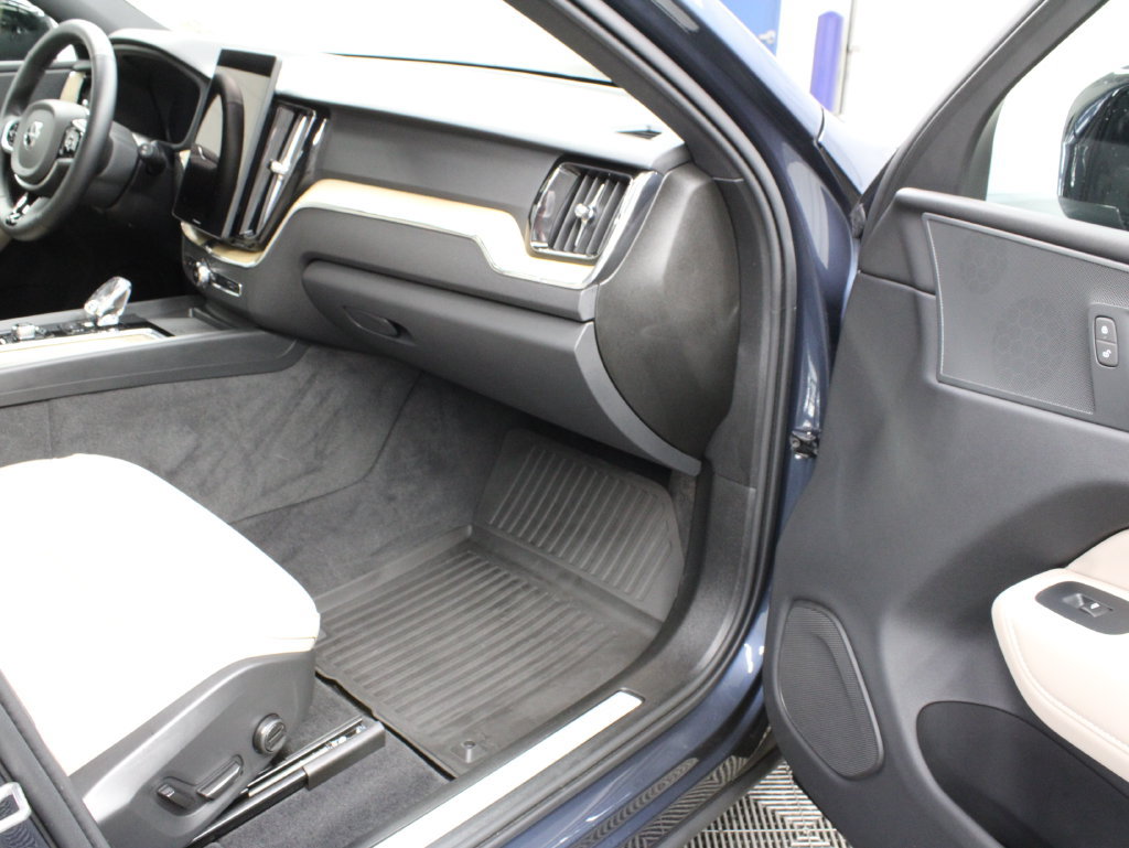 Used 2026 Volvo XC60 B5 Plus w/ Protection Package Premier AWD/4WD image 39