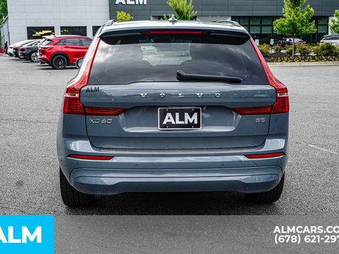 Used 2022 Volvo XC60 B5 Momentum w/ Advanced Package FWD image 11