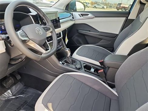 New 2026 Volkswagen Taos SE image 12