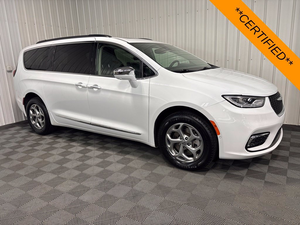 Certified 2022 Chrysler Pacifica Limited w/ Uconnect Theater Family Group AWD/4WD image 1