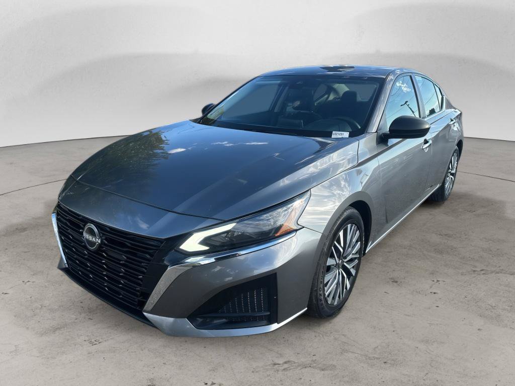 Used 2024 Nissan Altima 2.5 SV FWD image 1