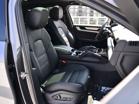 Used 2026 Porsche Cayenne S image 22
