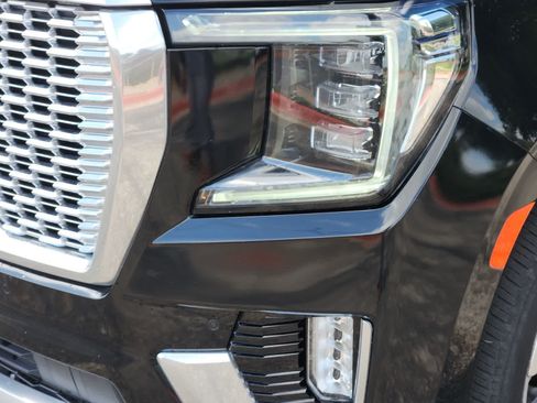Used 2021 GMC Yukon Denali w/ Denali Premium Package AWD/4WD image 7