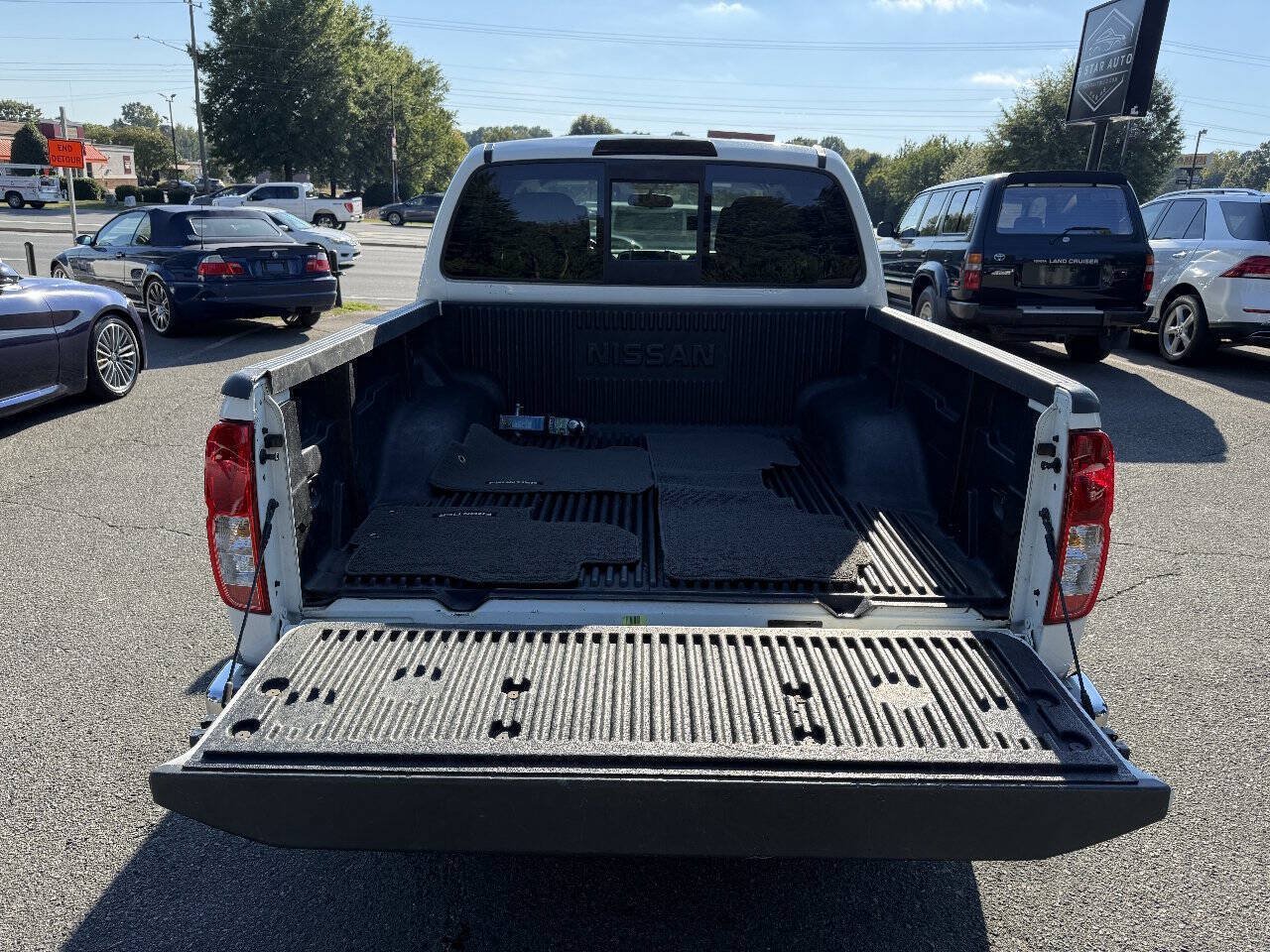 Used 2015 Nissan Frontier SV AWD/4WD image 12