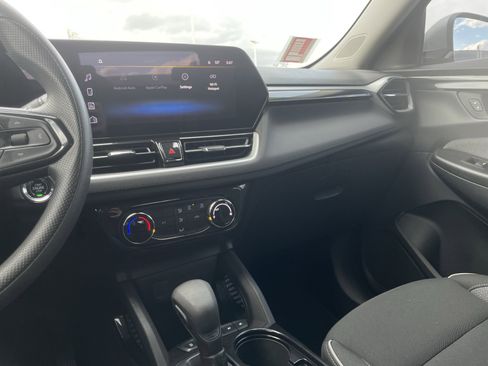 Used 2024 Chevrolet TrailBlazer LT w/ Driver Confidence Package FWD image 22