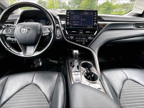 Used 2023 Toyota Camry SE w/ Cold Weather Package FWD image 14