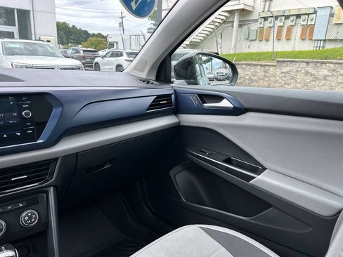 Used 2022 Volkswagen Taos SE w/ Panoramic Sunroof Package FWD image 27