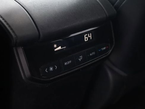 Used 2021 Toyota Highlander XLE AWD/4WD image 24