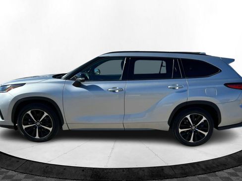 Certified 2022 Toyota Highlander XSE image 2
