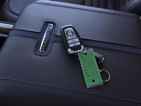 Used 2026 Ford F450 Platinum w/ FX4 Off-Road Package image 36