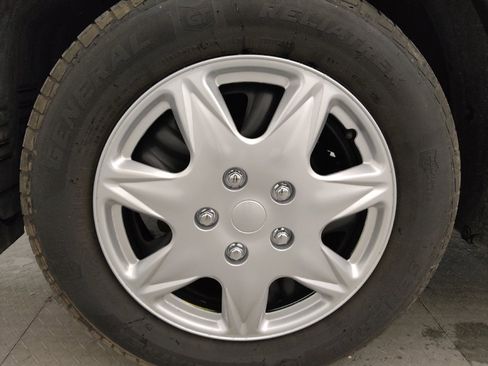 Used 2018 Toyota RAV4 LE image 31