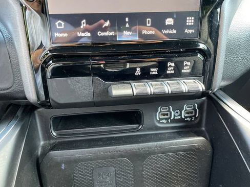 Used 2023 RAM 1500 Laramie AWD/4WD image 34