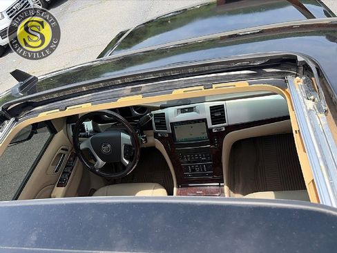 Used 2011 Cadillac Escalade ESV Premium AWD/4WD image 33