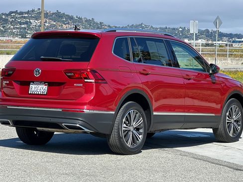 Used 2019 Volkswagen Tiguan SEL image 4