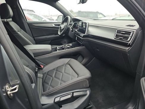 Used 2025 Volkswagen Atlas Cross Sport SE image 9