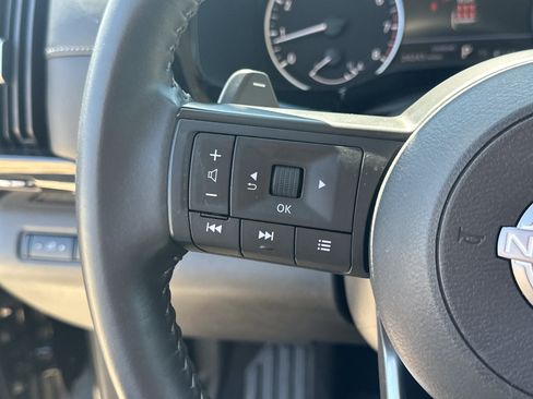 Used 2025 Nissan Pathfinder SV FWD image 25