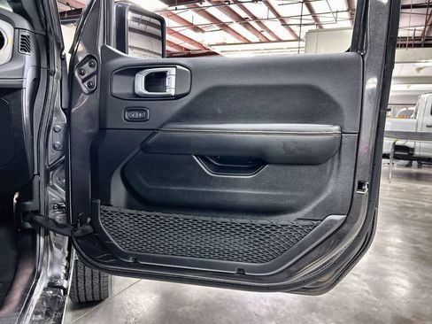 Used 2025 Jeep Wrangler Unlimited Sahara AWD/4WD image 27