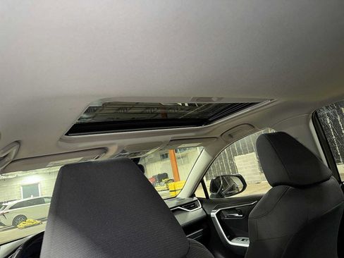 Used 2019 Toyota RAV4 XLE AWD/4WD image 23