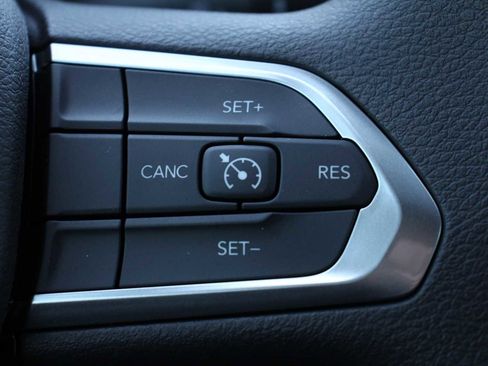 New 2025 Jeep Compass Sport image 30