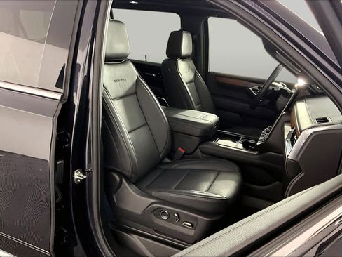Used 2025 GMC Yukon XL Denali w/ Sun & Power Step Package AWD/4WD image 9
