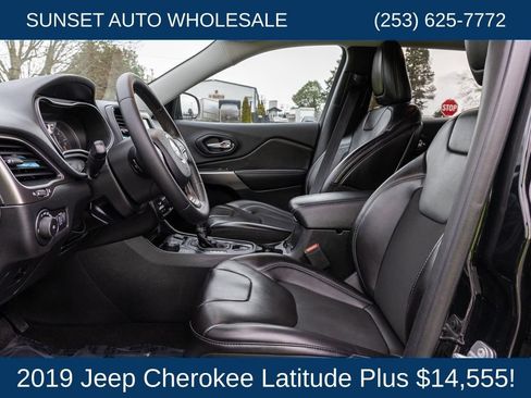 Used 2019 Jeep Cherokee Latitude Plus AWD/4WD image 38