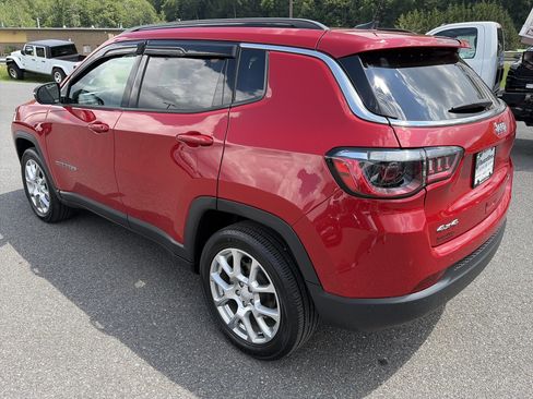 Used 2023 Jeep Compass Latitude w/ Sun and Sound Group AWD/4WD image 3