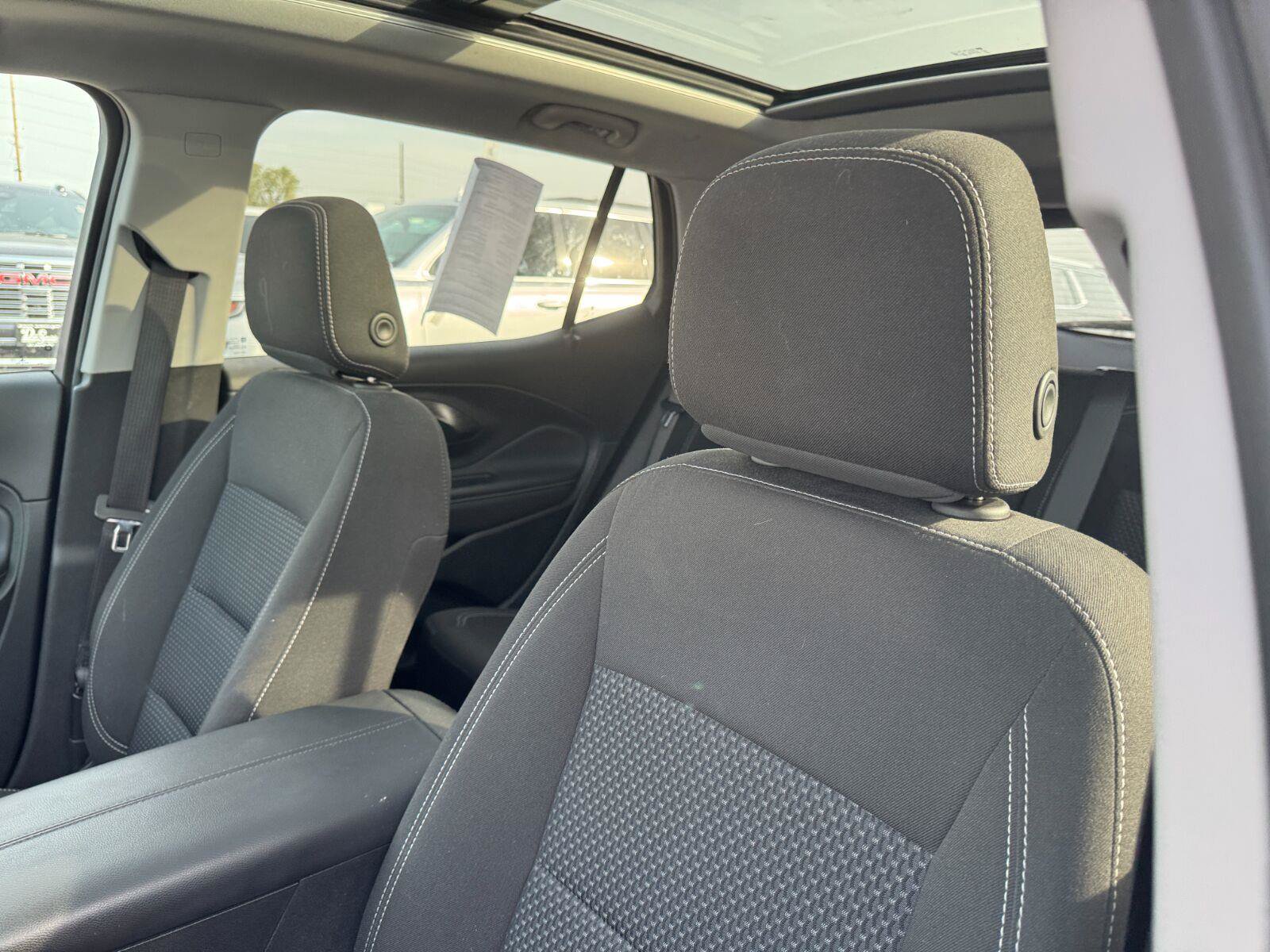Used 2022 GMC Terrain SLE w/ Driver Convenience Package FWD image 9