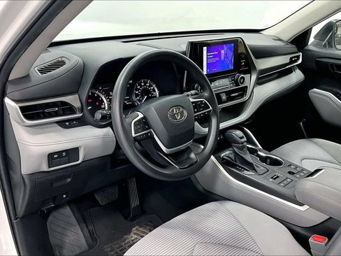 Used 2023 Toyota Highlander L AWD/4WD image 16