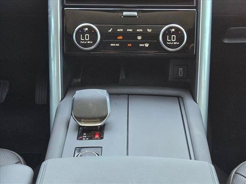 Used 2026 Land Rover Discovery S AWD/4WD image 12