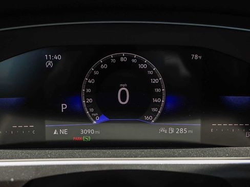 Used 2023 Volkswagen Tiguan SE w/ Panoramic Sunroof Package FWD image 21