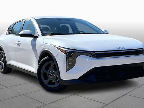 Used 2025 Kia K4 LXS image 3