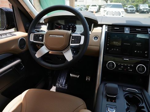 New 2026 Land Rover Discovery Limited Edition AWD/4WD image 15