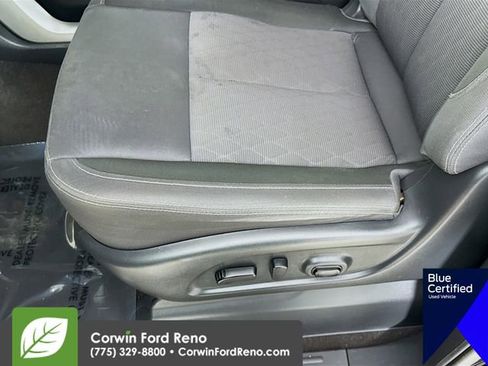 Used 2022 Nissan Titan SV w/ SV Convenience Package image 23